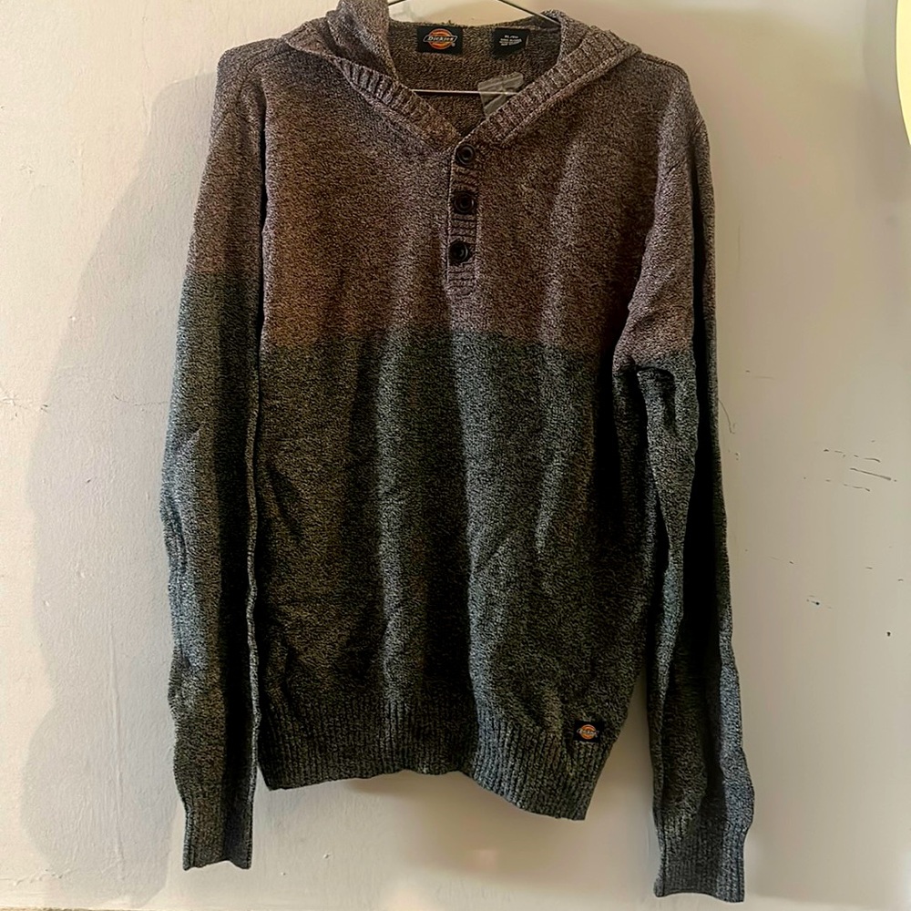 Dickies color-blocked hooded pullover sweater w long sleeves and three-buttons